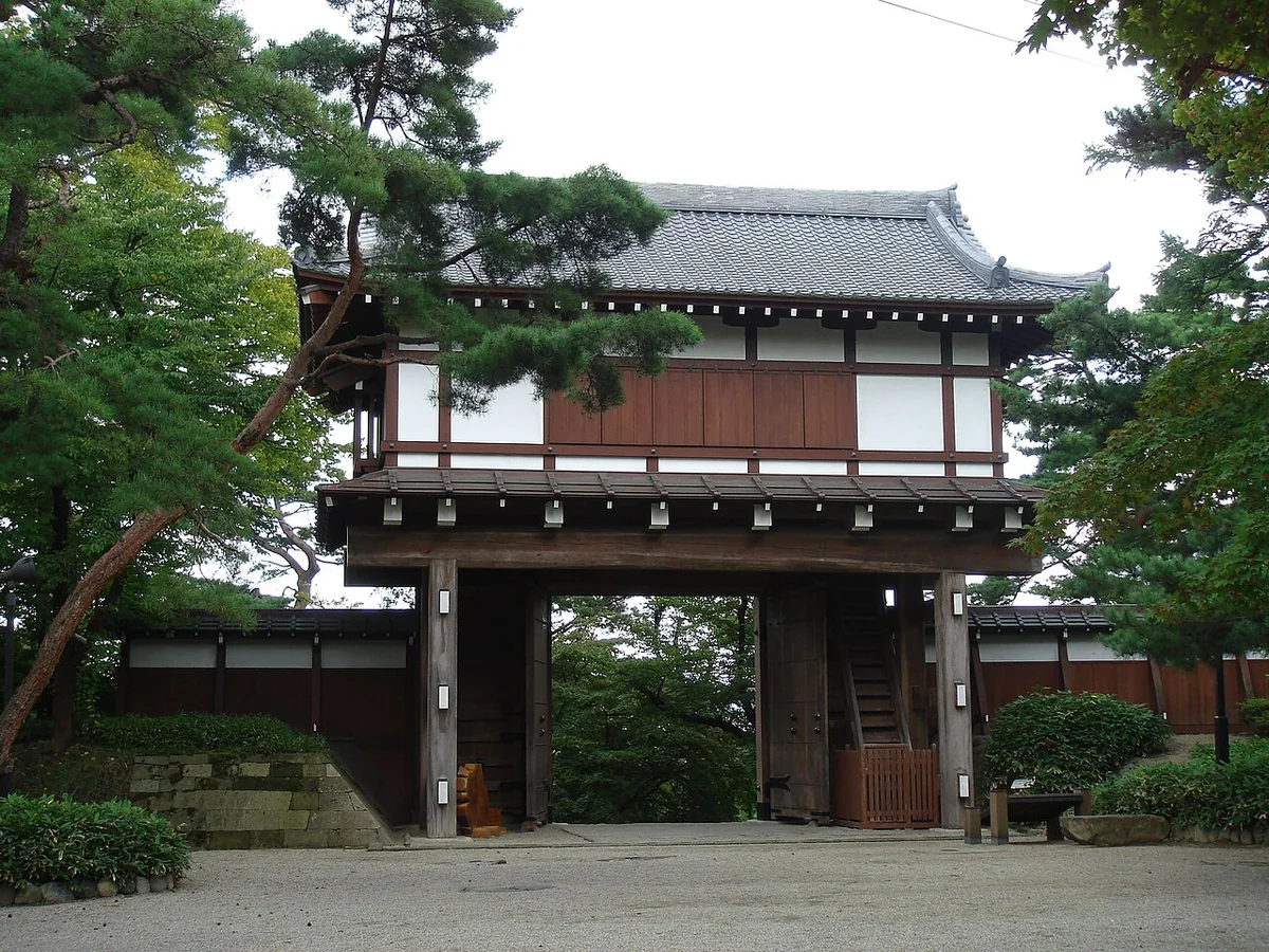 The front gate of Kubota Castle among trees
