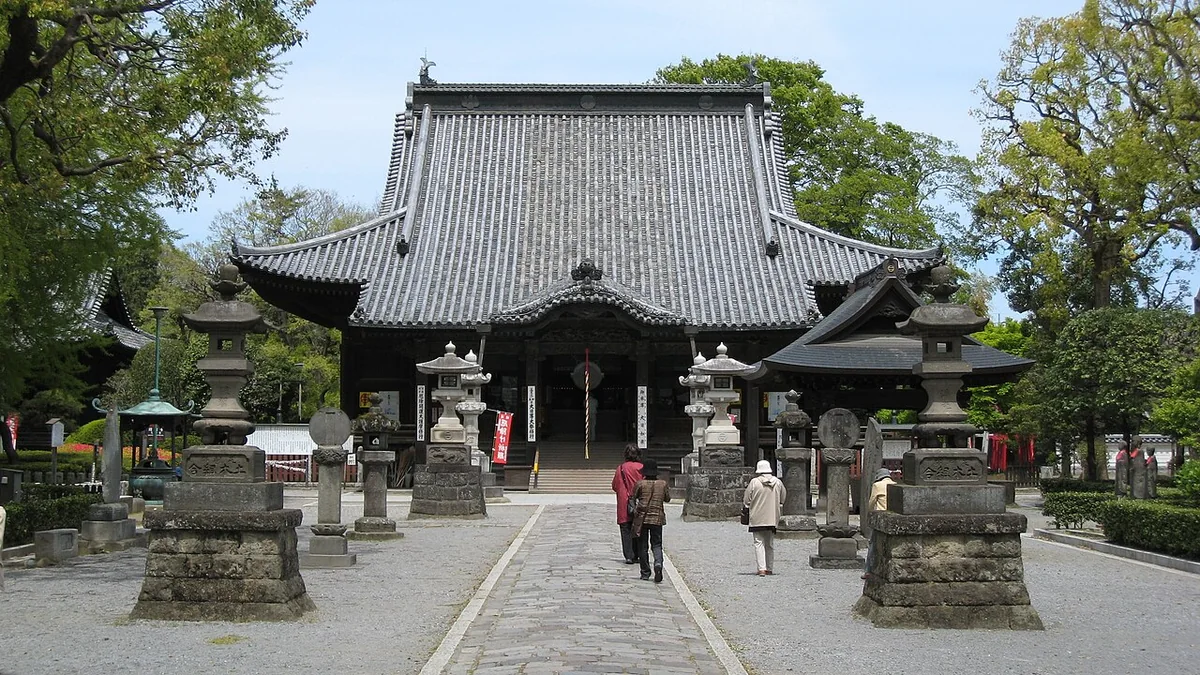 足利氏館跡に立つ鑁阿寺の本堂