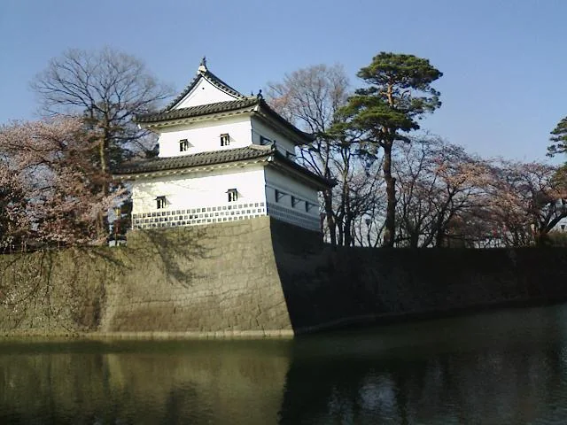 堀の水面に映る新発田城の櫓