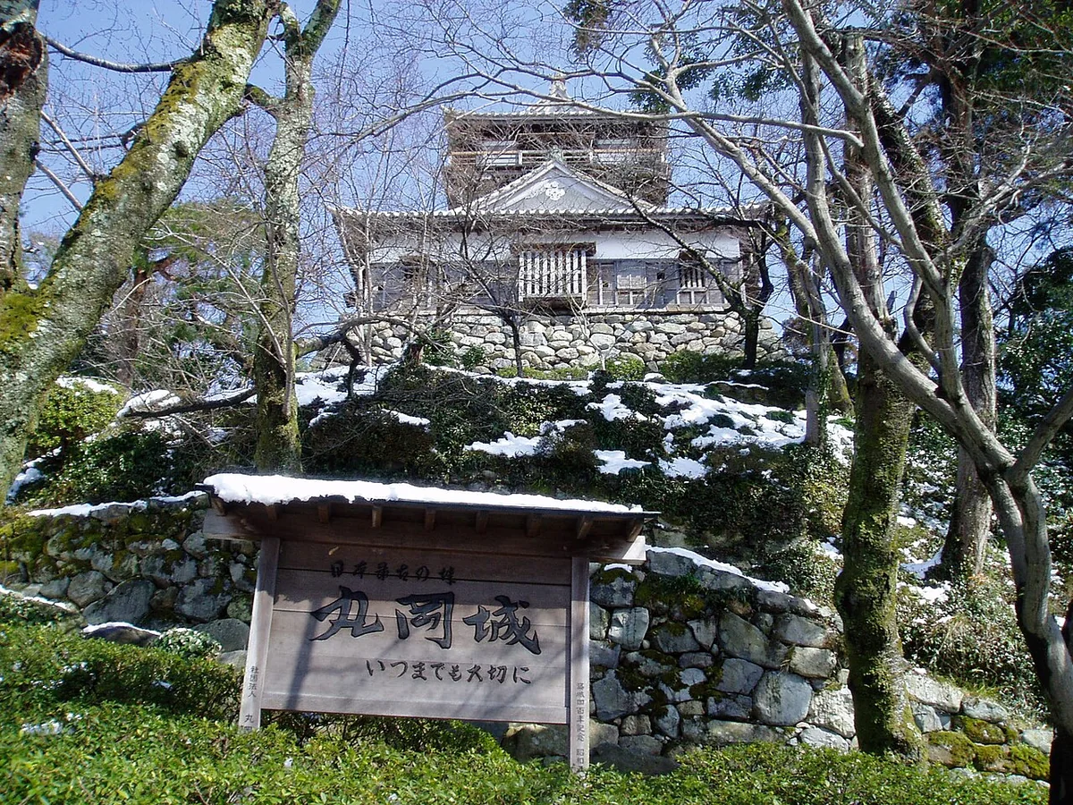 Maruoka Castle keep and stone steps with patches of snow