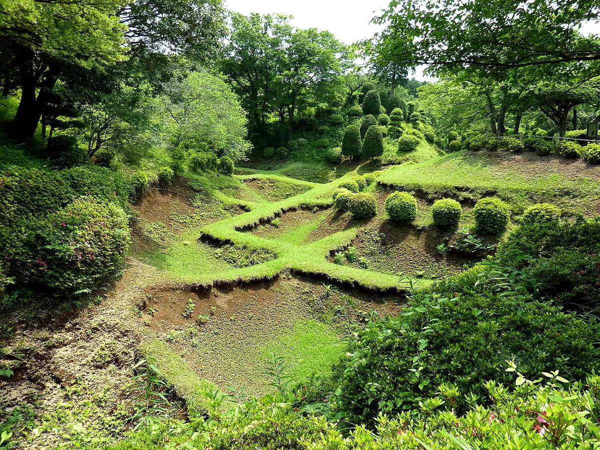 The grassy grid-like shoji-bori dry moats at Yamanaka Castle