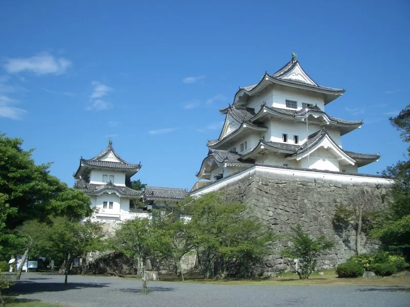 The keep of Iga-Ueno Castle beneath a blue sky