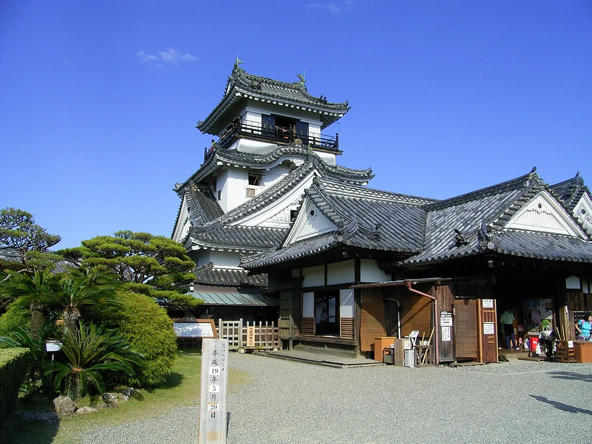 高知城の天守と本丸の建物