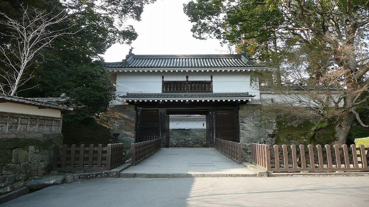 飫肥城の大手門と石垣